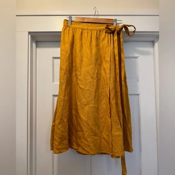 Reformation Molto linen midi wrap skirt size medium - Picture 4 of 6